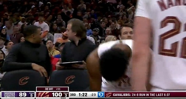 开云直播运营机构-乘胜追击！亨特三分命中 骑士6分钟打出24-8高潮再获两位数优势