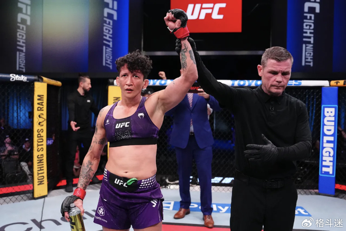 开云-张伟丽无法夺回金腰带？听听杨迪罗巴怎么说！|邓恩|蝇量级|UFC|塔巴莎·里奇|MMA_新浪体育_新浪新闻